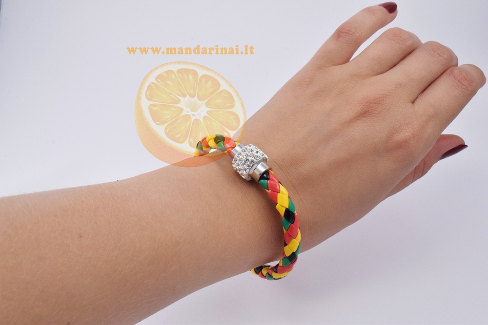 2.99 € Spalvinga odinė apyrankė