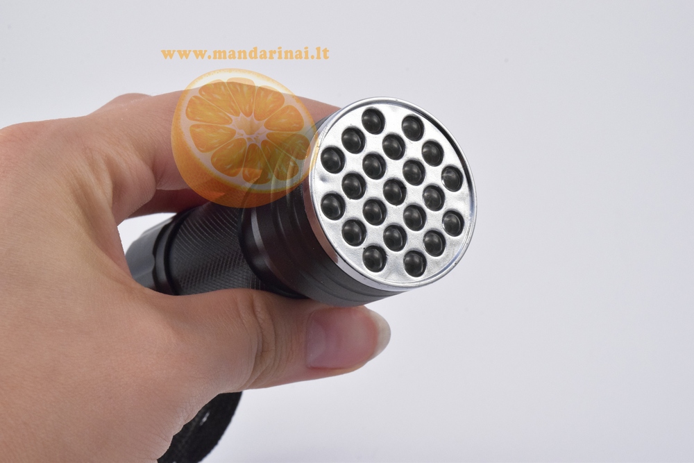 7.99 € 21 šviesos diodų UV spindulių prožektorius