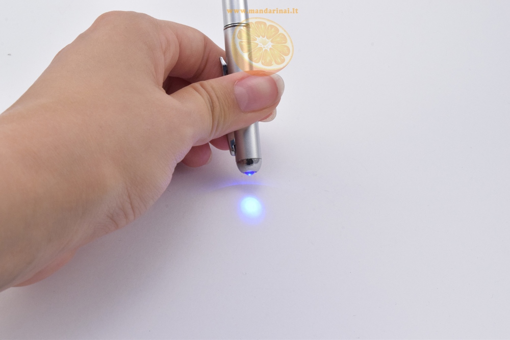 3.99 € sidabrinis nematomo rašalo rašiklis su UV lempute 3.99 € sidabrinis nematomo rašalo rašiklis su UV lempute