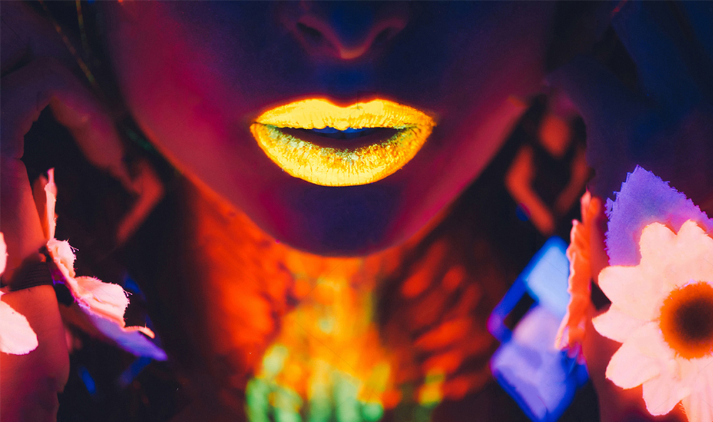 3.99 € Tamsoje šviečiantys lūpų dažai