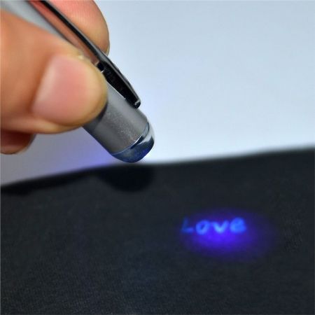 3.99 € sidabrinis nematomo rašalo rašiklis su UV lempute