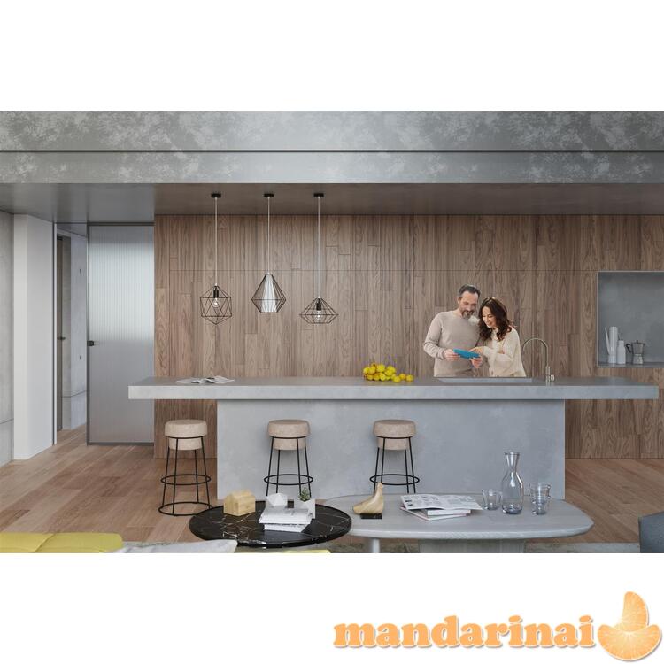 Pakabinama lempa gurkšnoja juodą