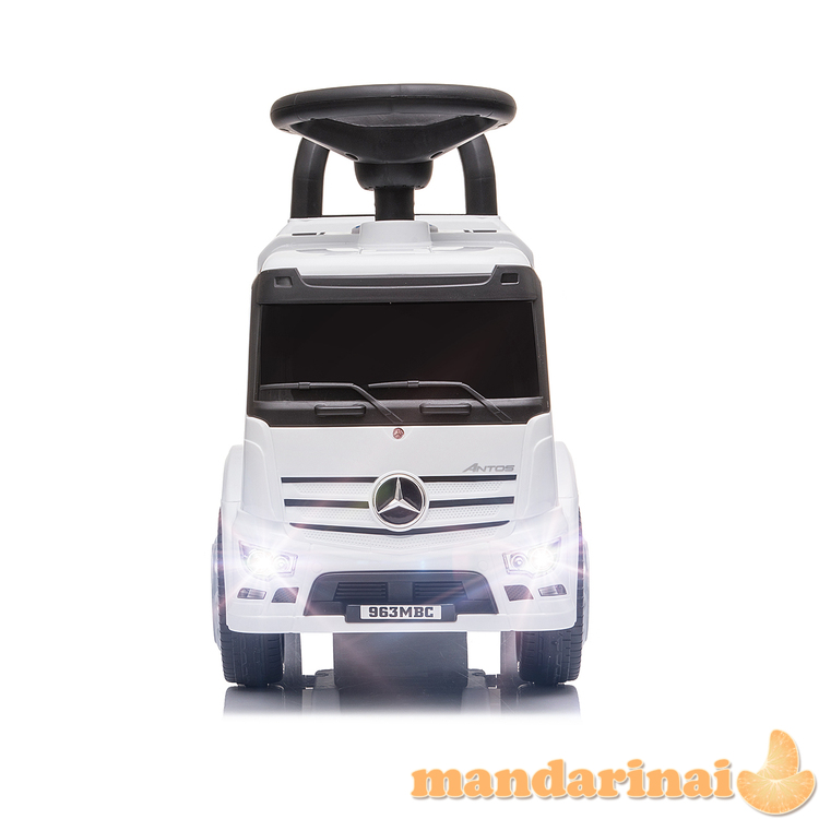  balta transporto priemonė 1