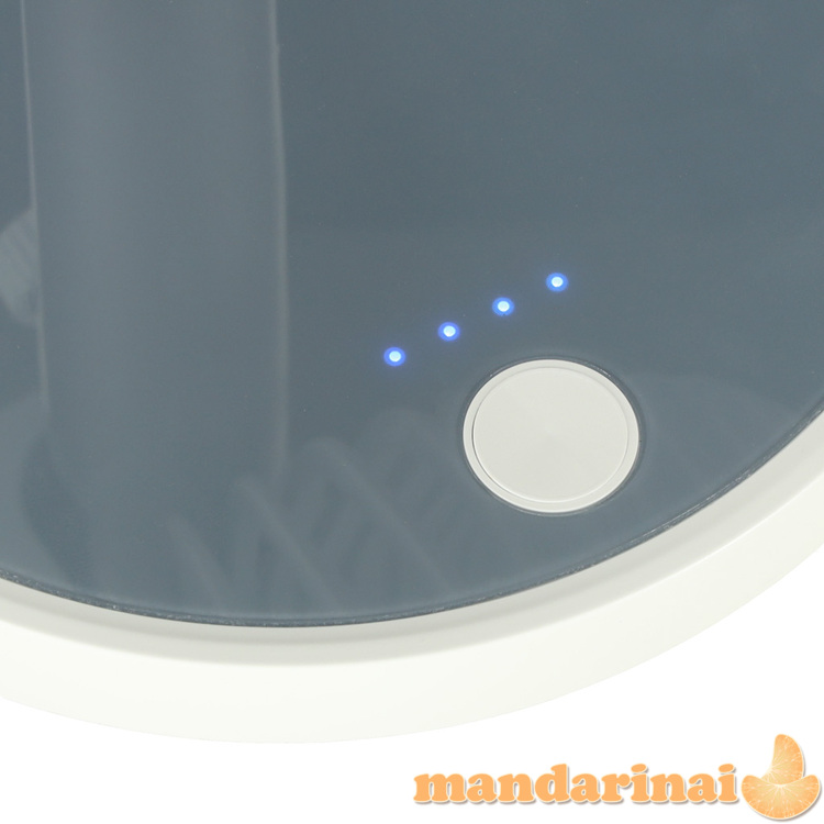 Baltas stovintis ventiliatorius ant kojos