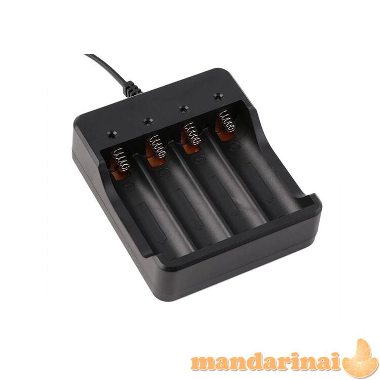 Keturvietis 18650 baterijų - akumuliatorių kroviklis 1